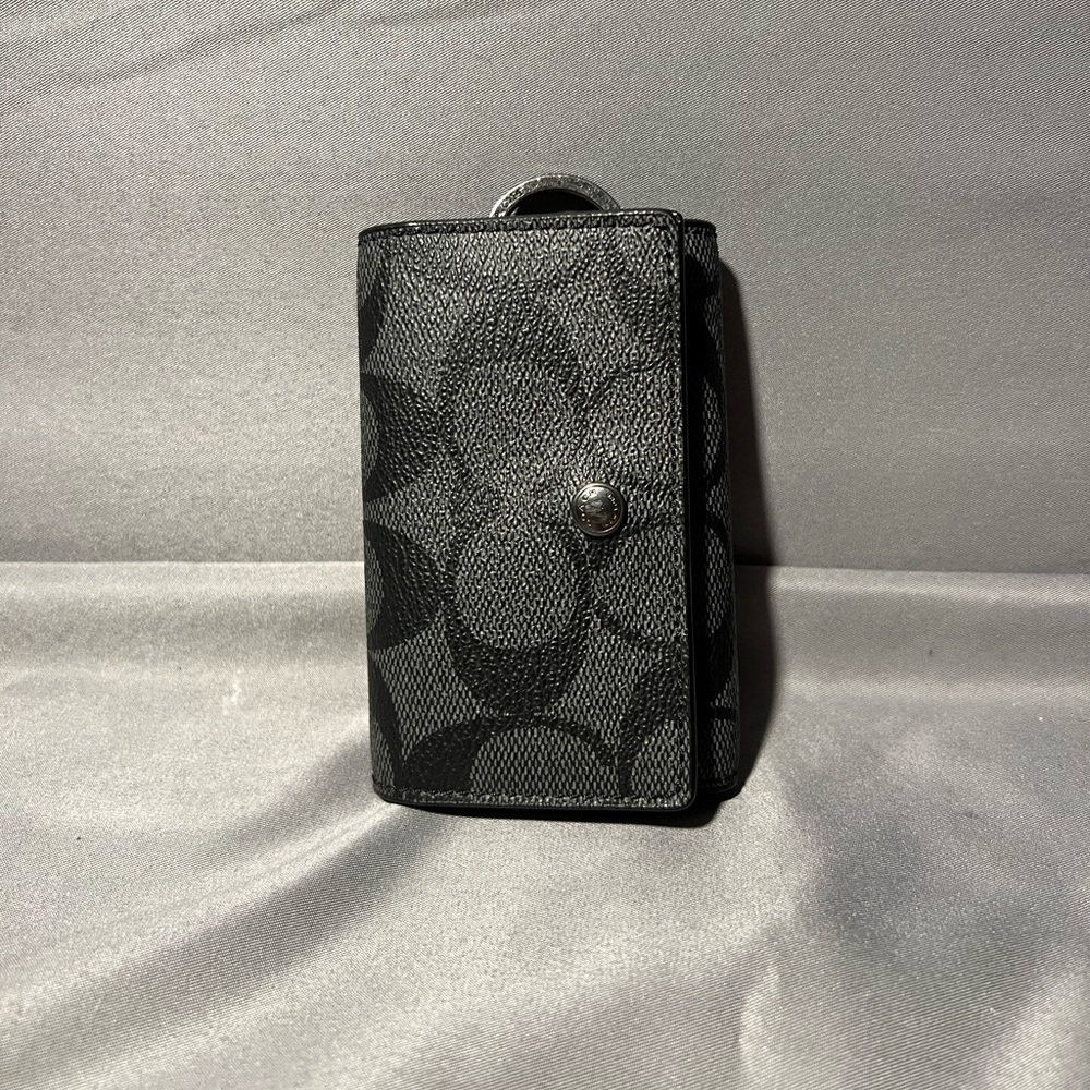 Coach Signature Canvas 5 Key Holder